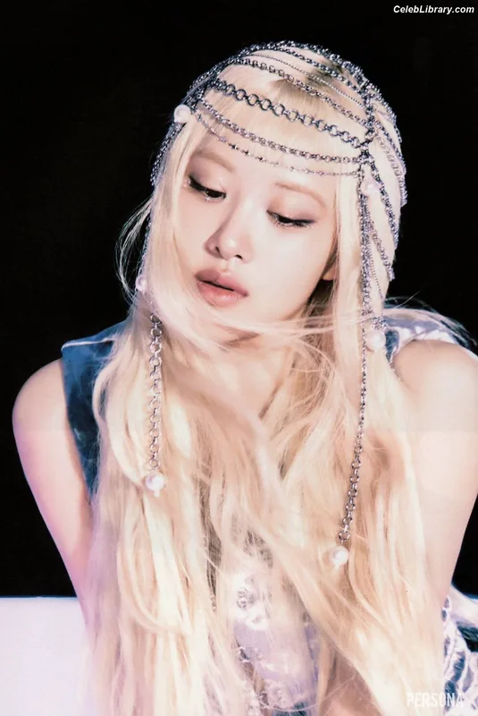 Rosé (BLACKPINK) photo 10 of 4338