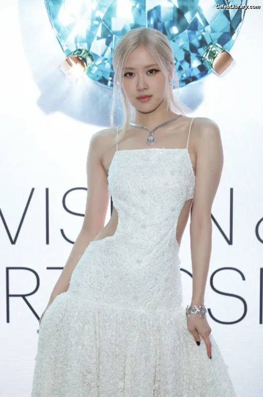Rosé (BLACKPINK) photo 19 of 4338