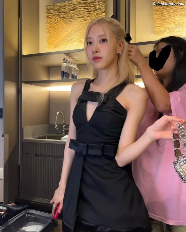 Rosé (BLACKPINK) photo 19 of 4338