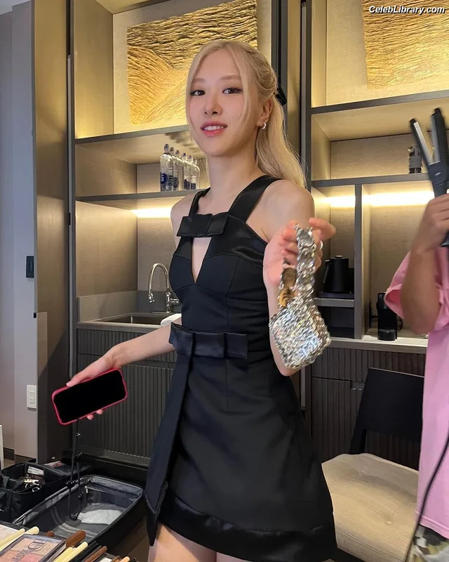 Rosé (BLACKPINK) photo 20 of 4338