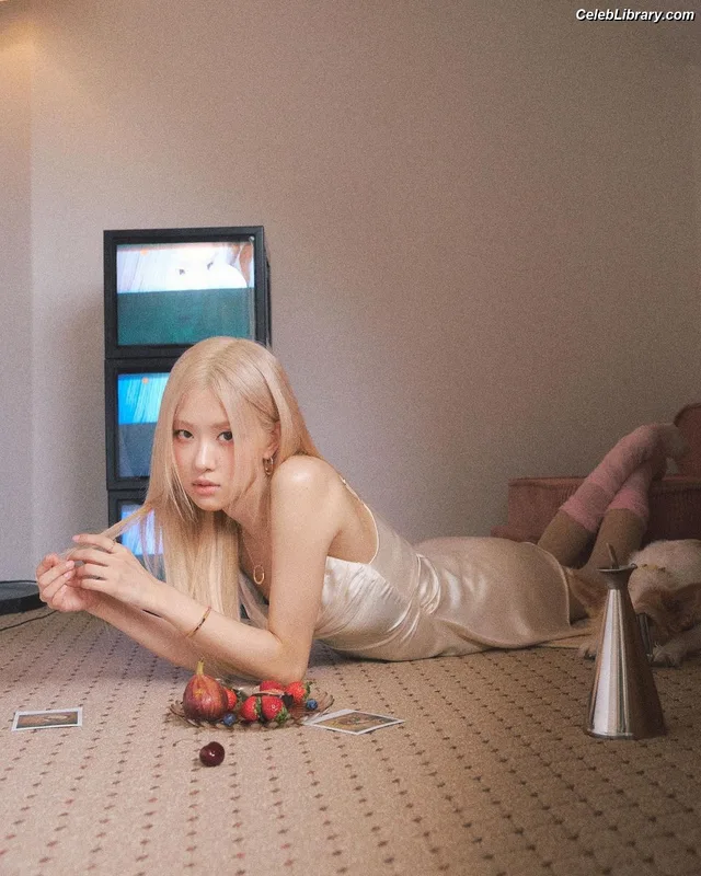 Rosé (BLACKPINK) photo 23 of 4338