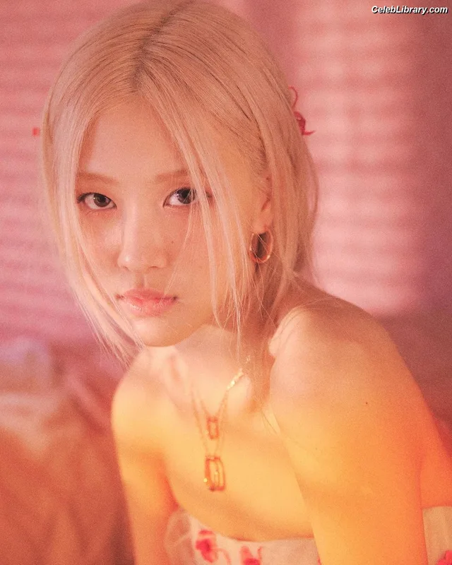 Rosé (BLACKPINK) photo 3 of 4338