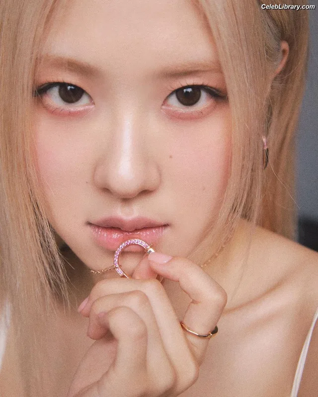 Rosé (BLACKPINK) photo 4 of 4338