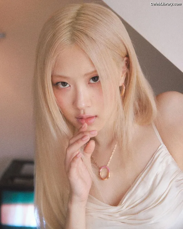 Rosé (BLACKPINK) photo 9 of 4338