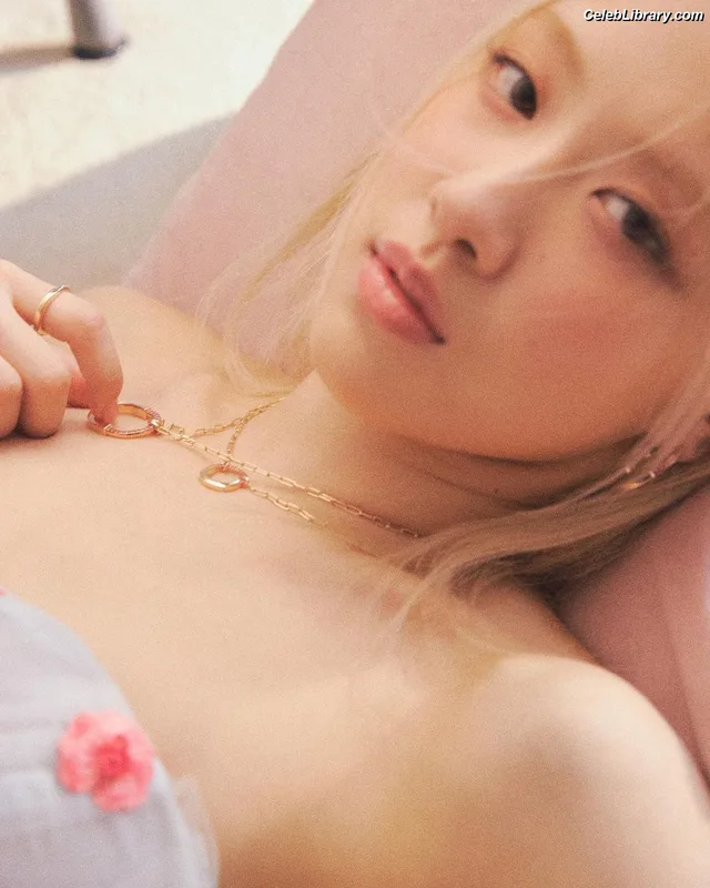 Rosé (BLACKPINK) photo 10 of 4338