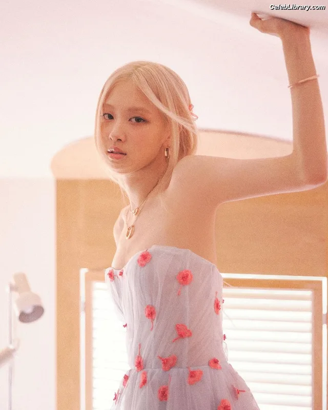 Rosé (BLACKPINK) photo 11 of 4338