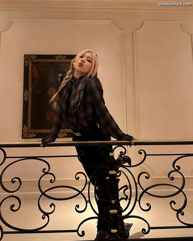 Rosé (BLACKPINK) photo 23 of 4338