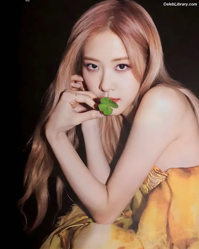 Rosé (BLACKPINK) photo 5 of 4338
