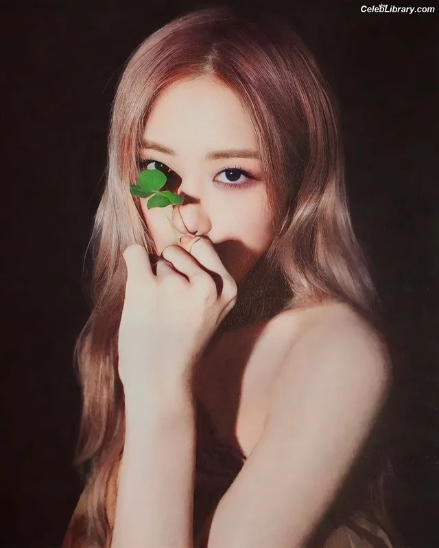 Rosé (BLACKPINK) photo 6 of 4338