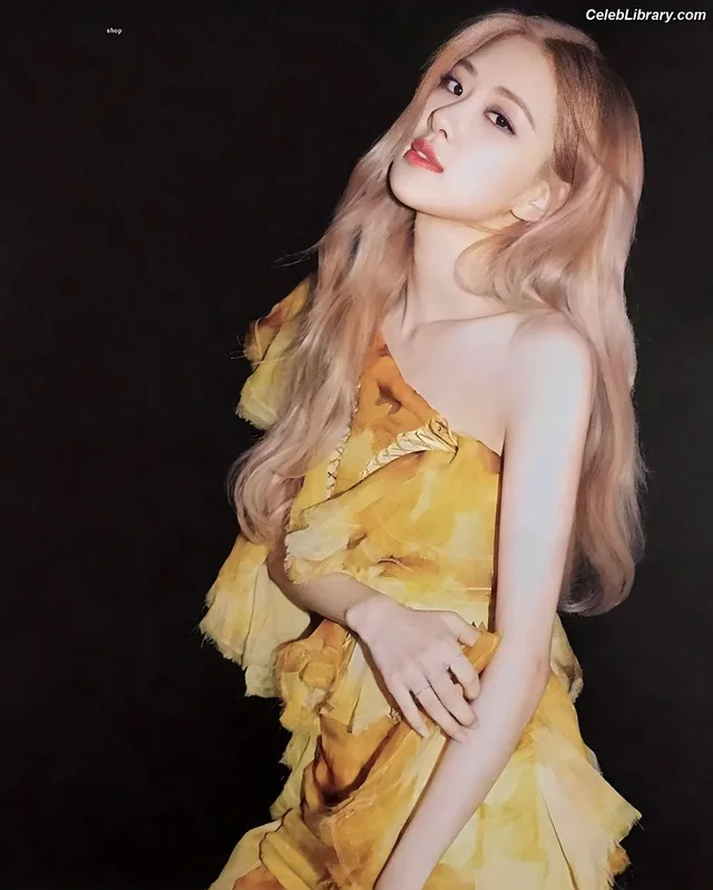 Rosé (BLACKPINK) photo 7 of 4338