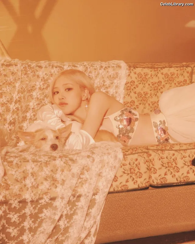 Rosé (BLACKPINK) photo 23 of 4338