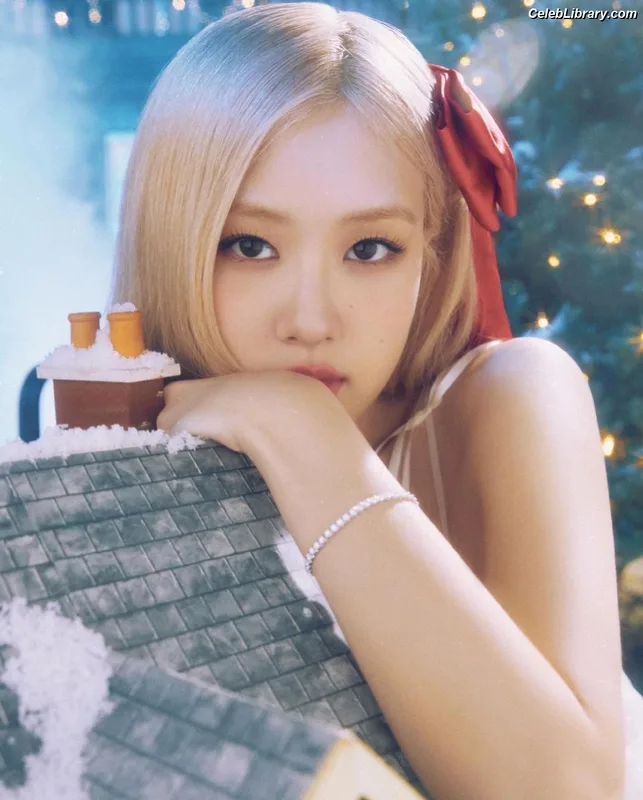 Rosé (BLACKPINK) photo 24 of 4338