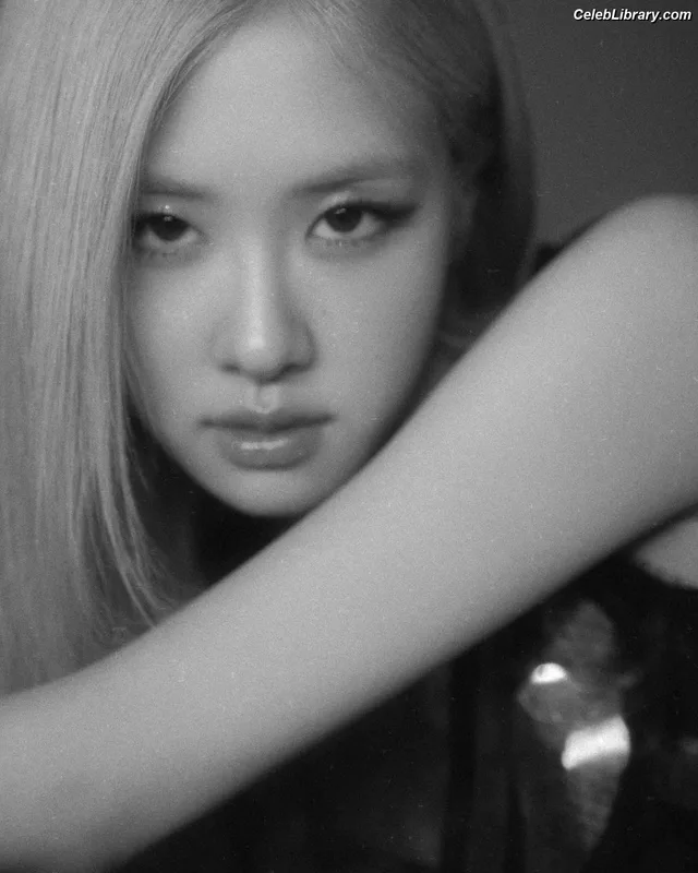 Rosé (BLACKPINK) photo 1 of 4338