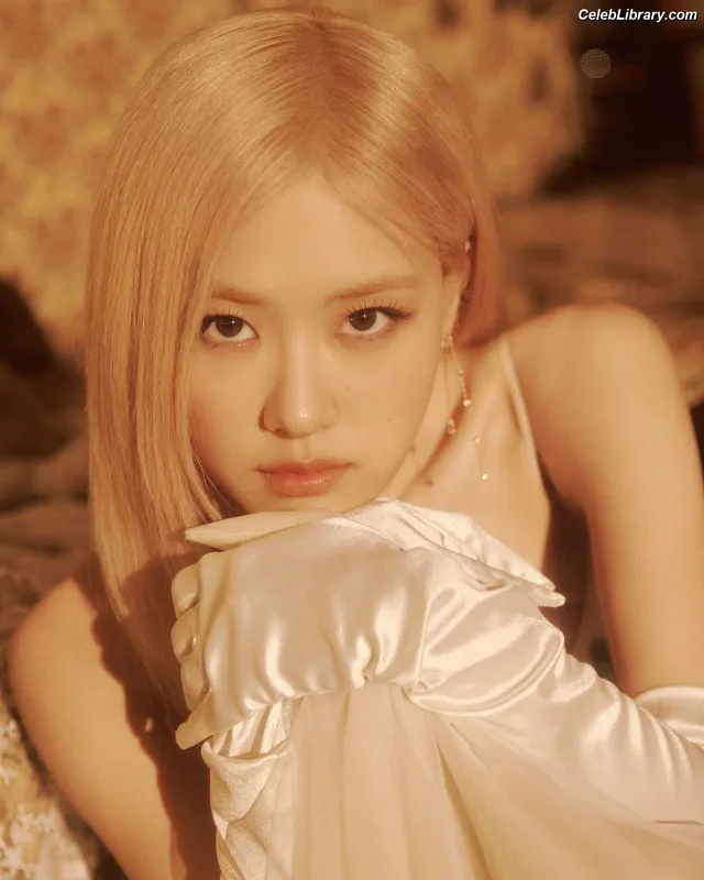 Rosé (BLACKPINK) photo 2 of 4338