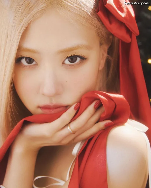 Rosé (BLACKPINK) photo 4 of 4338