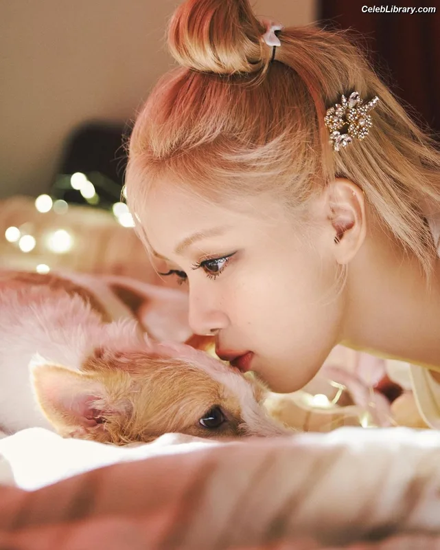 Rosé (BLACKPINK) photo 6 of 4338