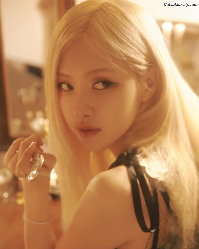 Rosé (BLACKPINK) photo 10 of 4338