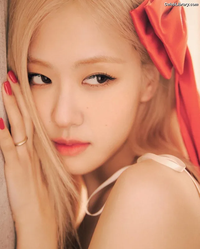 Rosé (BLACKPINK) photo 13 of 4338