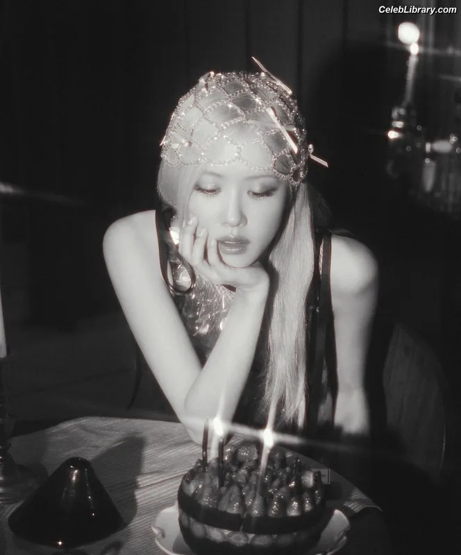 Rosé (BLACKPINK) photo 14 of 4338