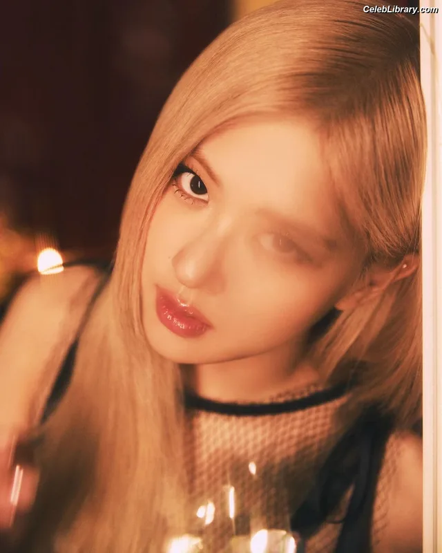 Rosé (BLACKPINK) photo 17 of 4338