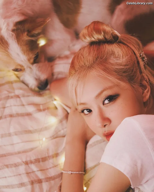 Rosé (BLACKPINK) photo 18 of 4338