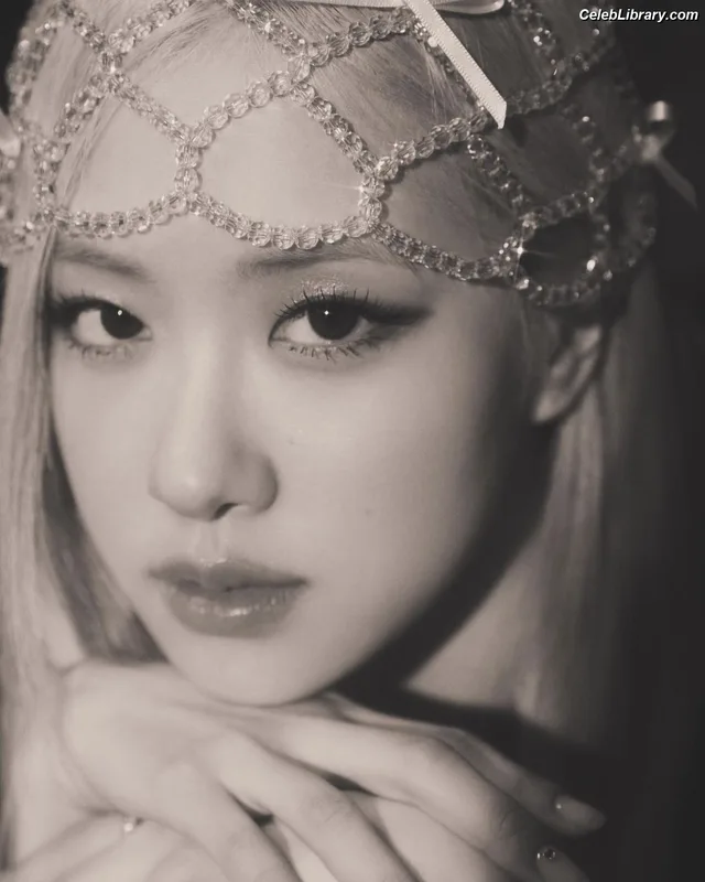 Rosé (BLACKPINK) photo 19 of 4338
