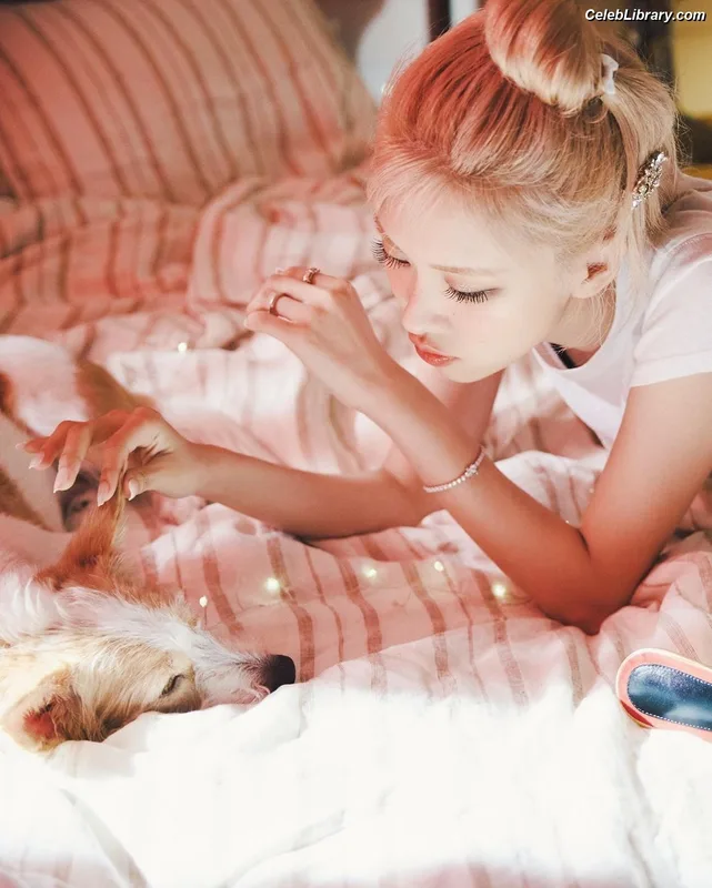 Rosé (BLACKPINK) photo 21 of 4338
