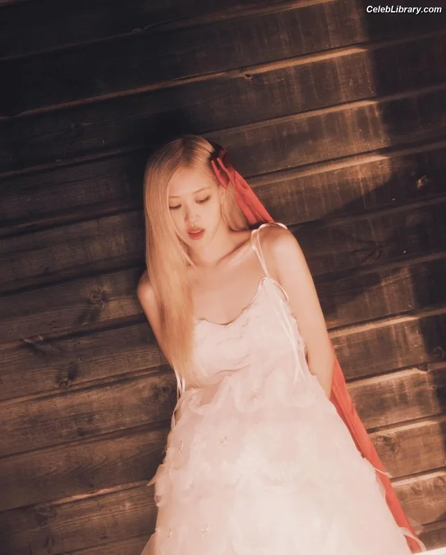 Rosé (BLACKPINK) photo 23 of 4338