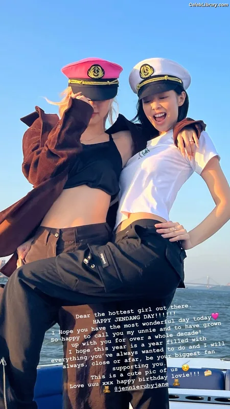Rosé (BLACKPINK) photo 2 of 4338