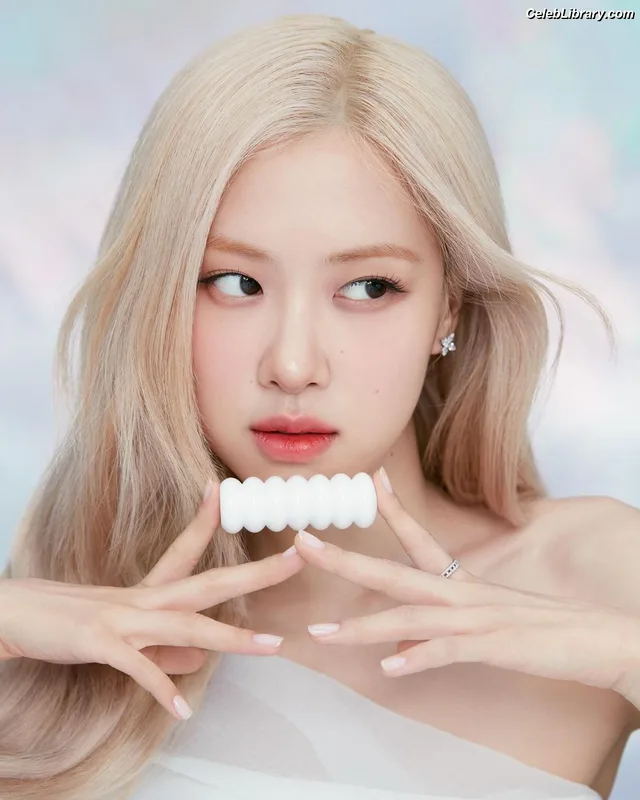 Rosé (BLACKPINK) photo 8 of 4338