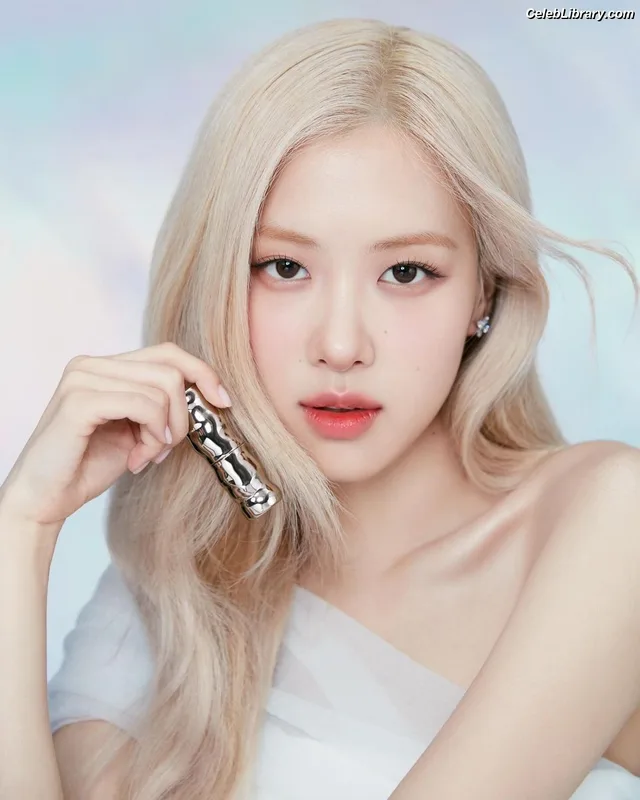 Rosé (BLACKPINK) photo 9 of 4338