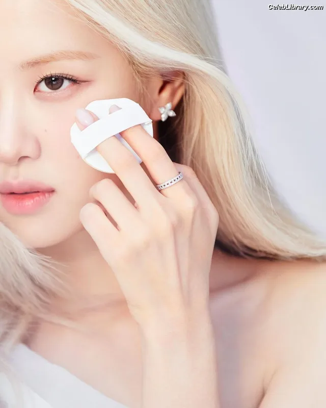 Rosé (BLACKPINK) photo 11 of 4338