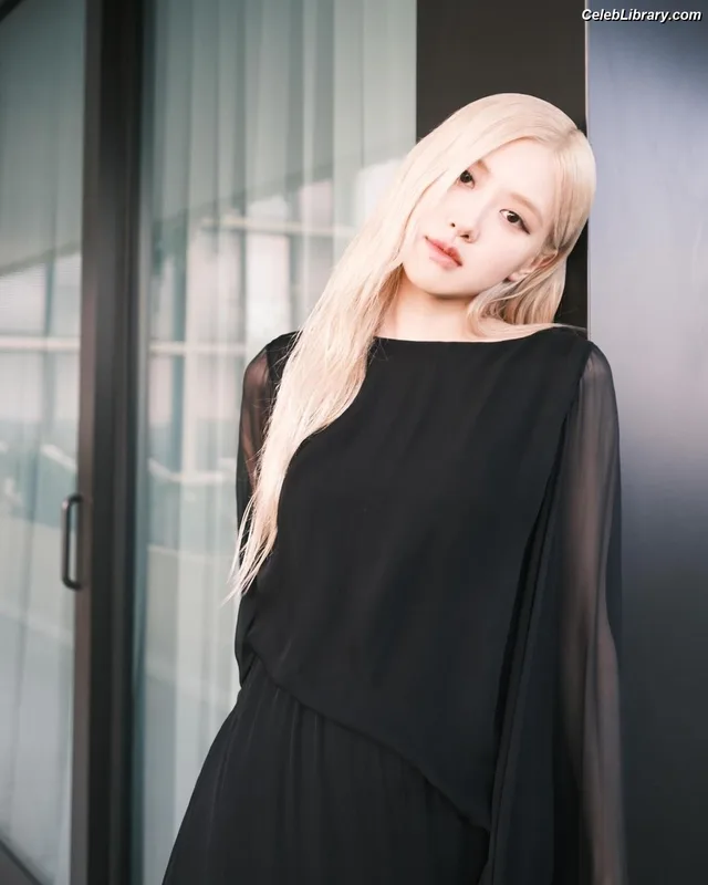 Rosé (BLACKPINK) photo 13 of 4338