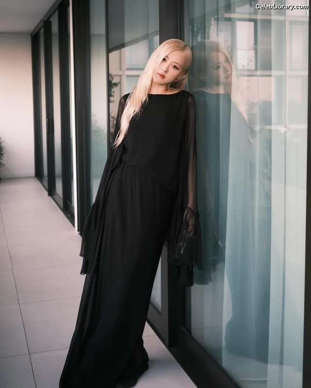 Rosé (BLACKPINK) photo 14 of 4338