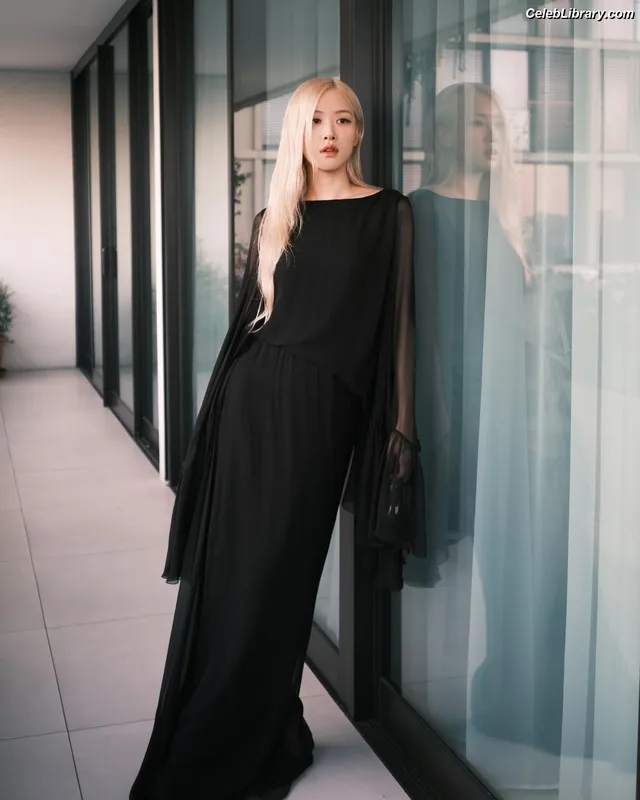 Rosé (BLACKPINK) photo 15 of 4338