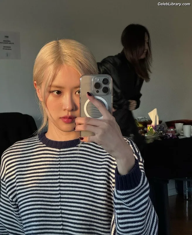 Rosé (BLACKPINK) photo 7 of 4338