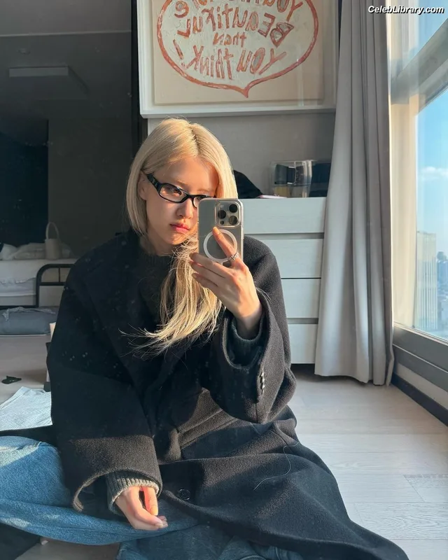 Rosé (BLACKPINK) photo 10 of 4338