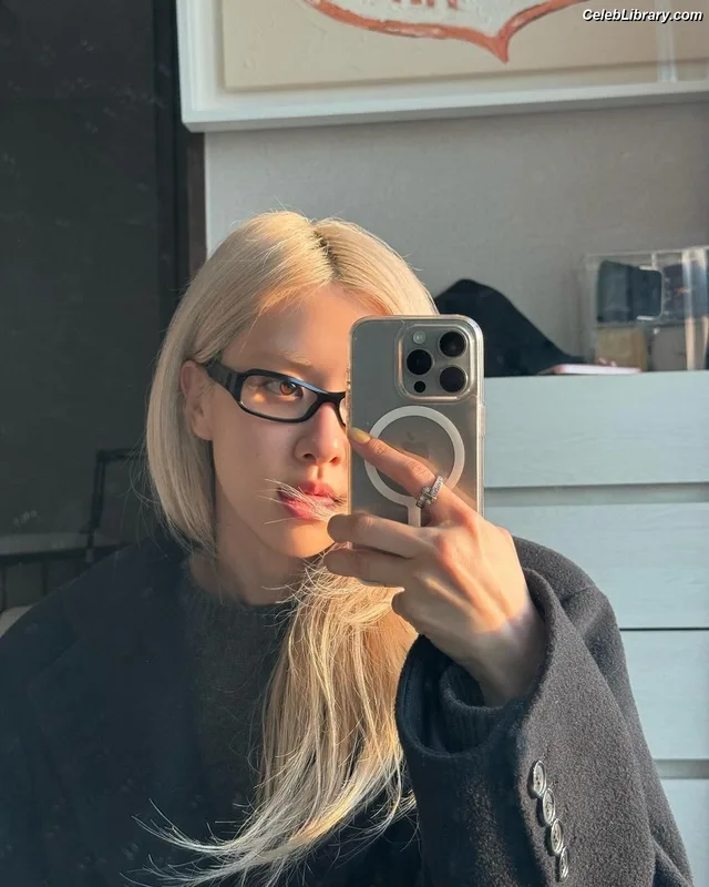 Rosé (BLACKPINK) photo 13 of 4338