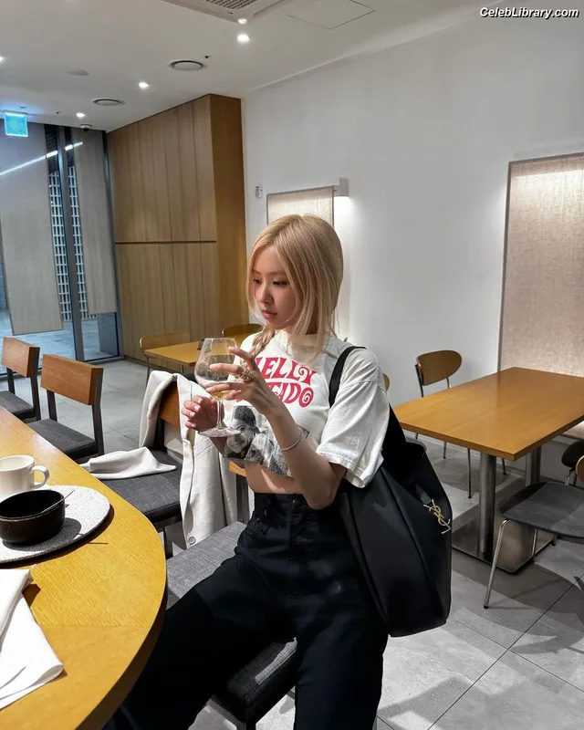 Rosé (BLACKPINK) photo 15 of 4338