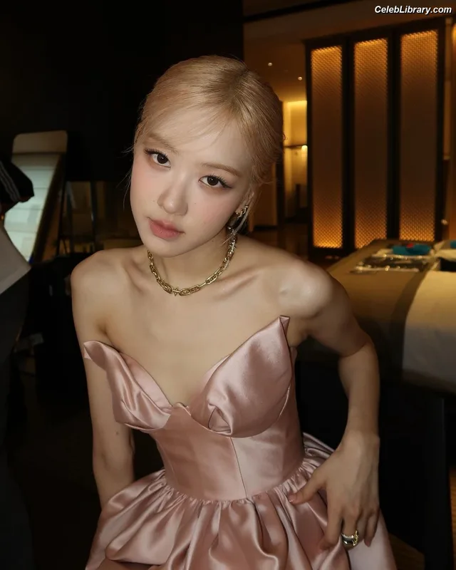 Rosé (BLACKPINK) photo 17 of 4338
