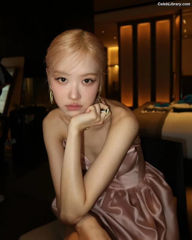 Rosé (BLACKPINK) photo 18 of 4338