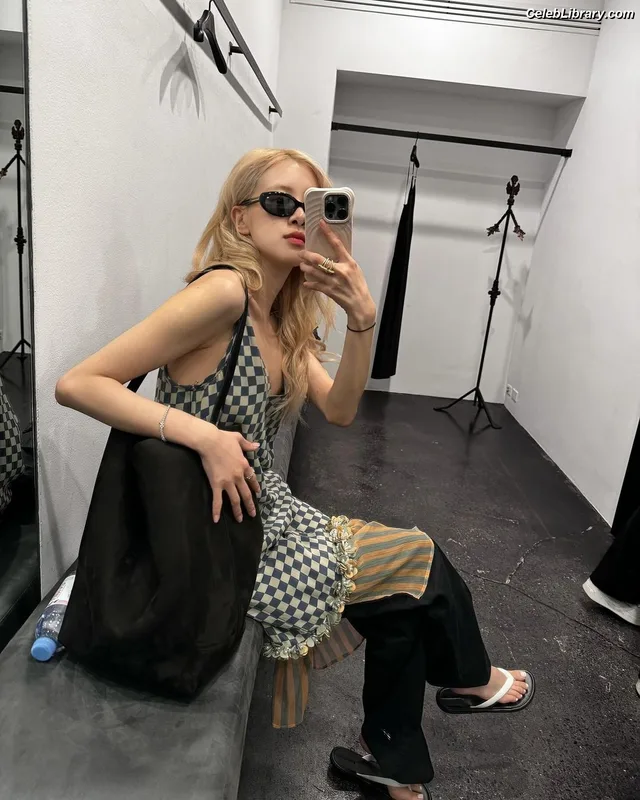 Rosé (BLACKPINK) photo 6 of 4338