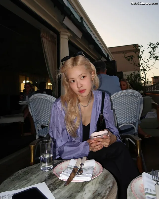 Rosé (BLACKPINK) photo 7 of 4338