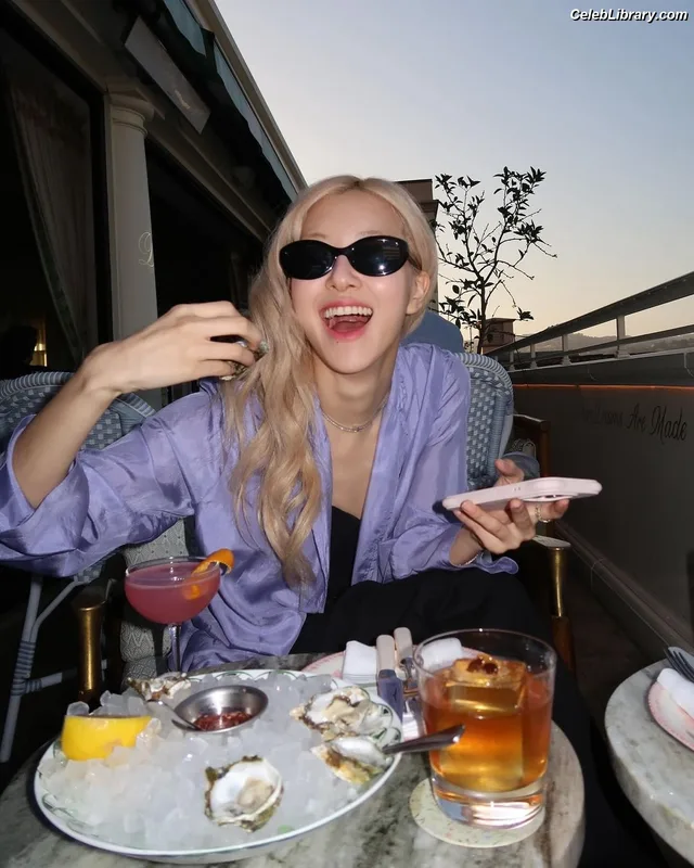 Rosé (BLACKPINK) photo 9 of 4338