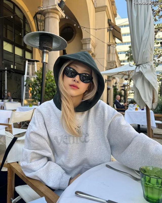 Rosé (BLACKPINK) photo 10 of 4338