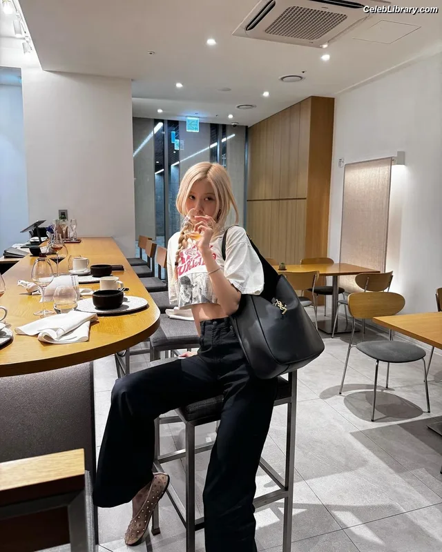 Rosé (BLACKPINK) photo 11 of 4338
