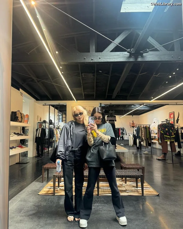 Rosé (BLACKPINK) photo 12 of 4338