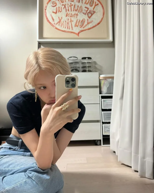 Rosé (BLACKPINK) photo 15 of 4338