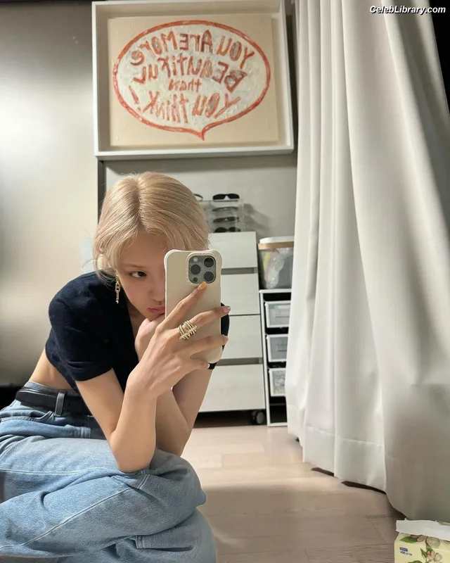 Rosé (BLACKPINK) photo 16 of 4338