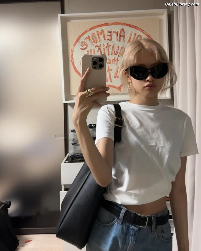 Rosé (BLACKPINK) photo 17 of 4338
